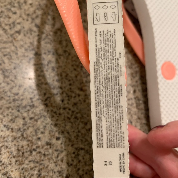 Old Navy Flip Flops, Mermaid Tail Seashells Design, Big Girl Size 3-4, NWT - Picture 4 of 5